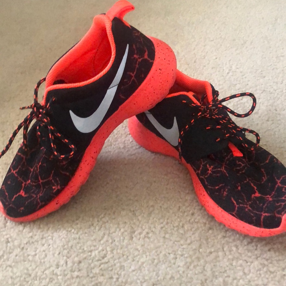 Nike roshe sneakers